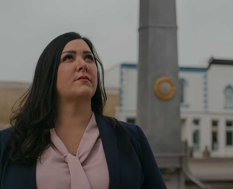 Jessica Thaler looking up towards the sky