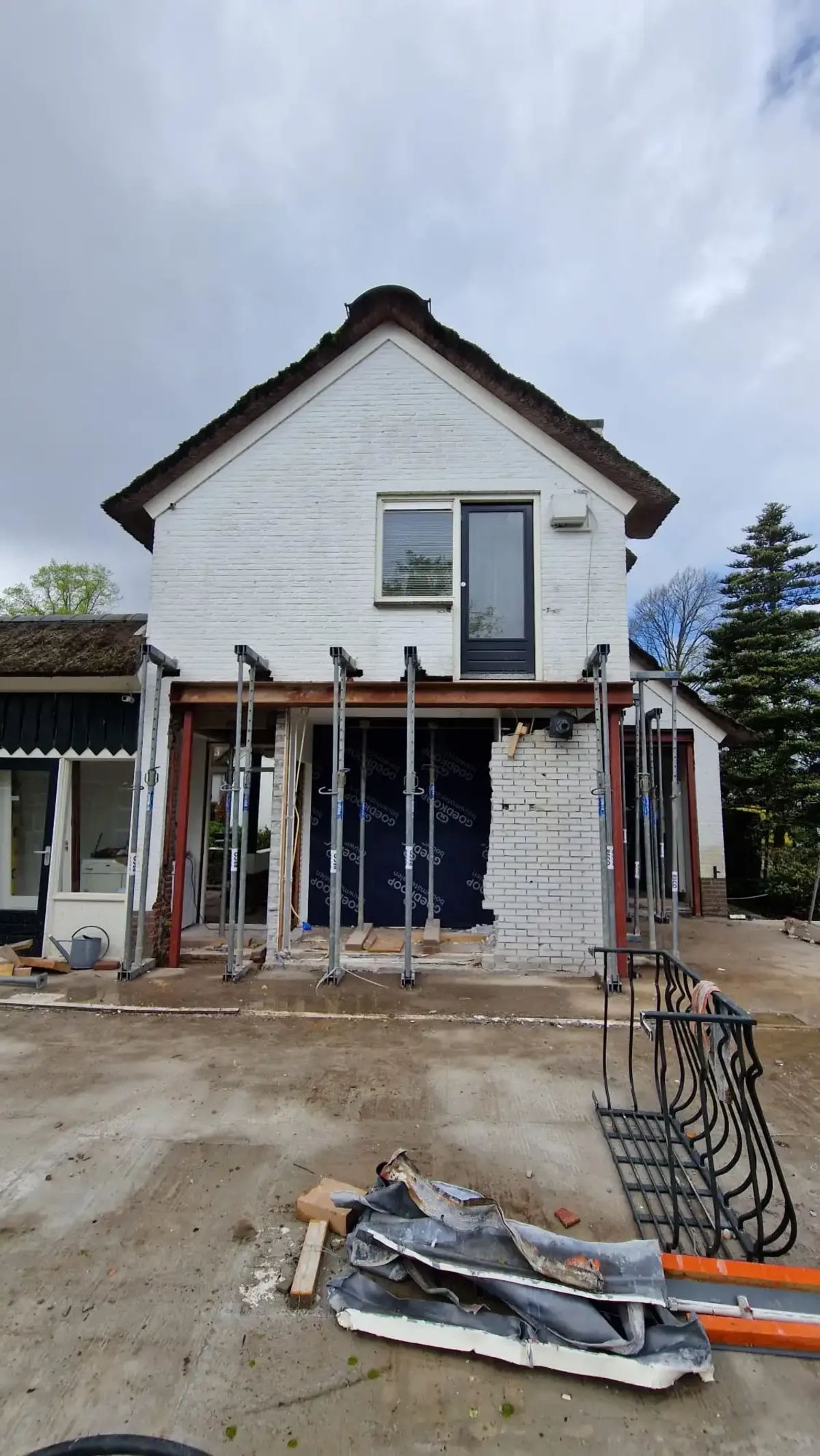 Metalen draagbalken constructie vooraanzicht