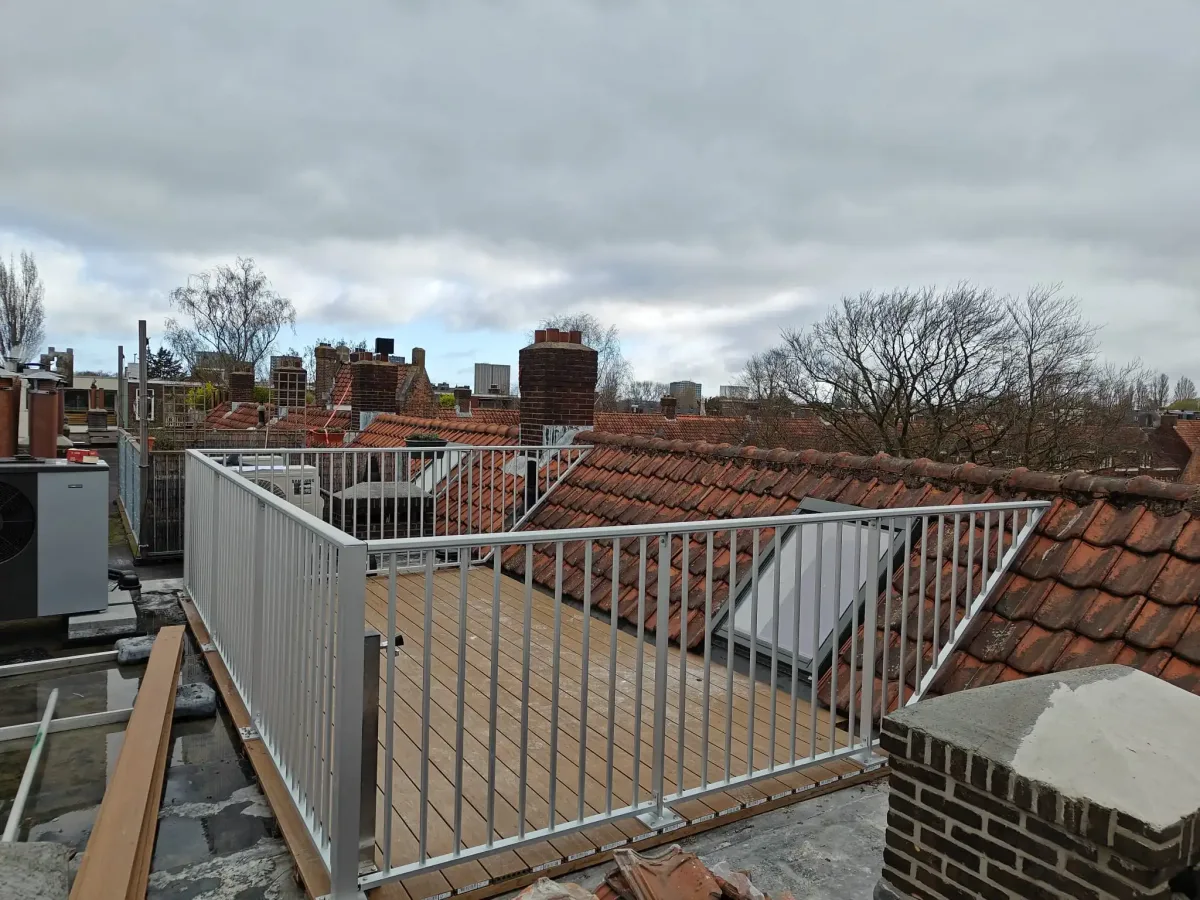 Foto van project: Aluminium hekwerk ASH-R25 op de Linnaeushof, Amsterdam 