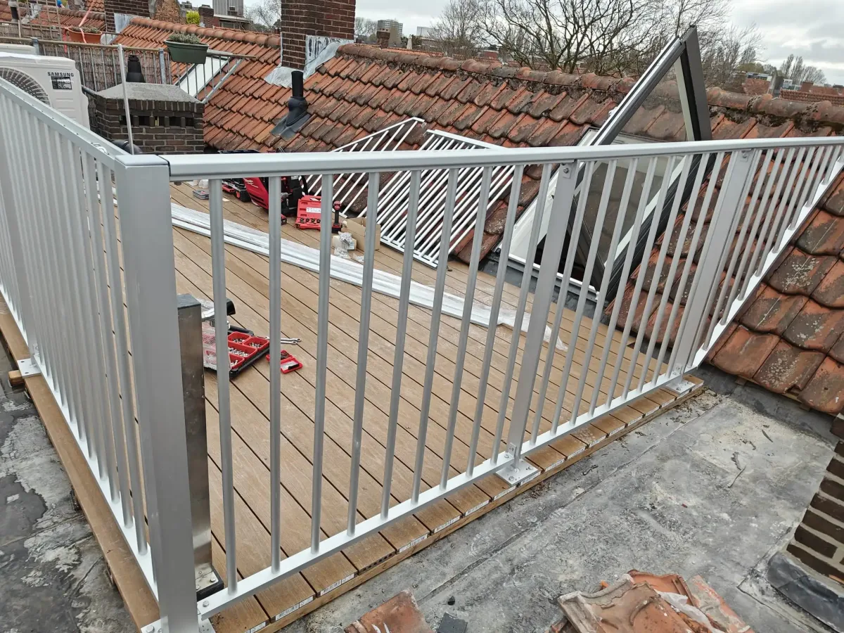 Foto van project: Aluminium hekwerk ASH-R25 op de Linnaeushof, Amsterdam 