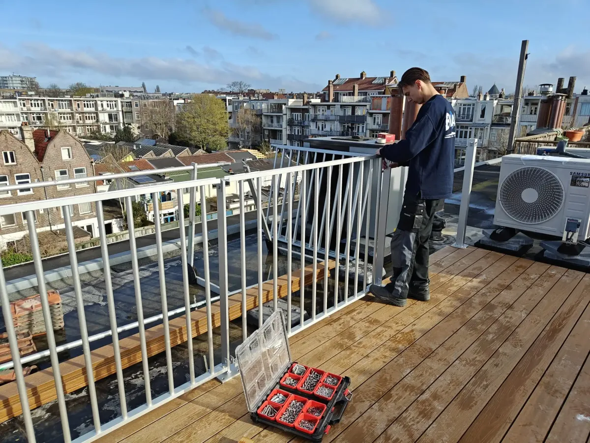 Foto van project: Aluminium hekwerk ASH-R25 op de Linnaeushof, Amsterdam 