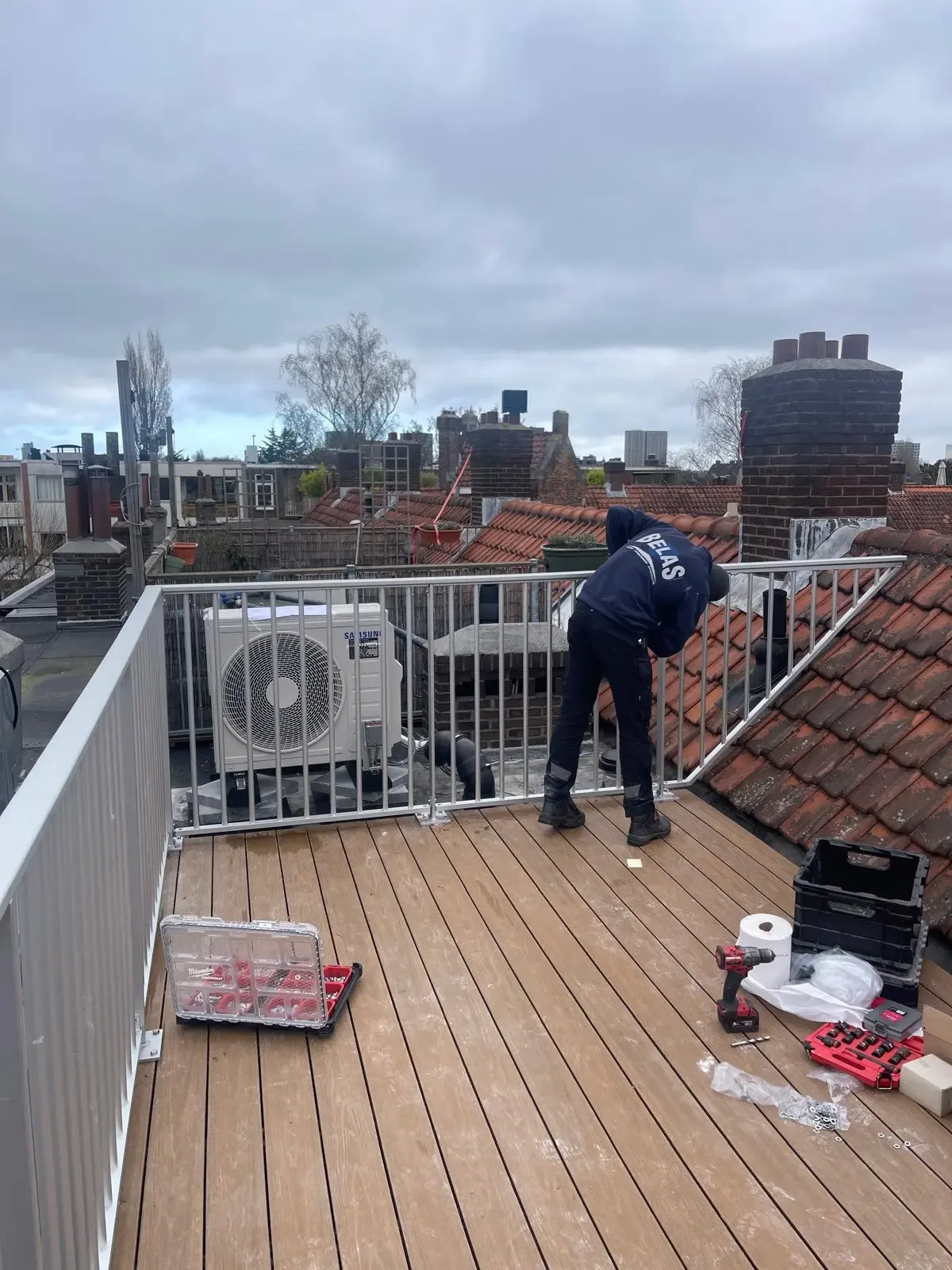 Foto van project: Aluminium hekwerk ASH-R25 op de Linnaeushof, Amsterdam 