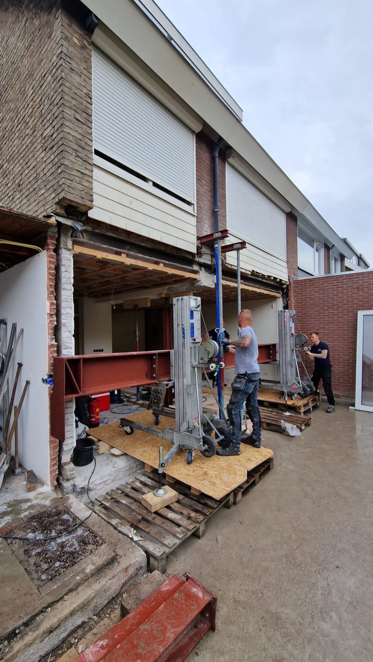 Foto van project: Staalconstructie uitbouw op de Amperestraat, Badhoevedorp 