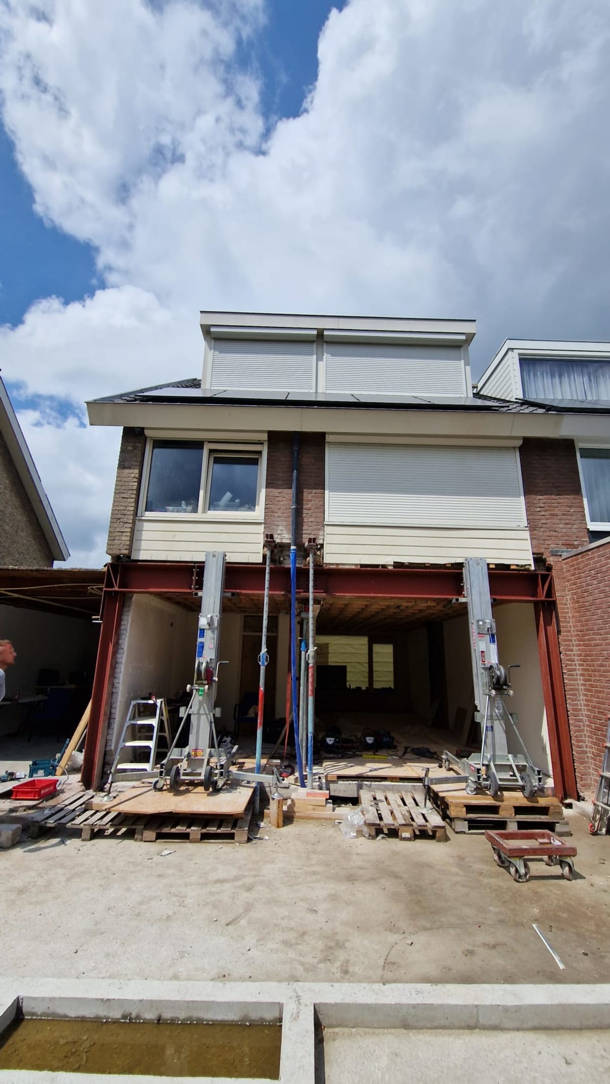 Foto van project: Staalconstructie uitbouw op de Amperestraat, Badhoevedorp 