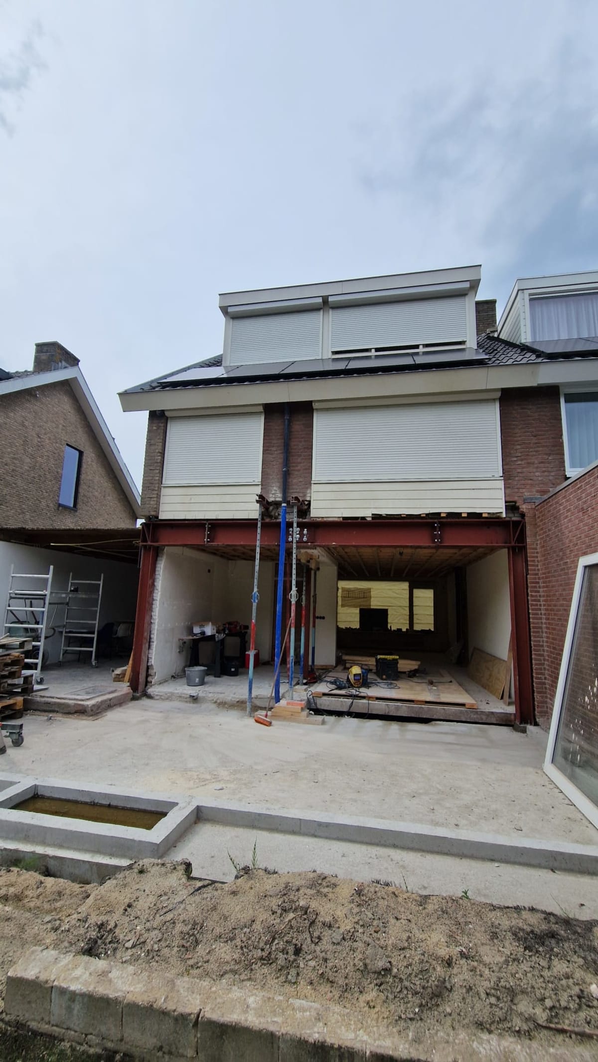 Foto van project: Staalconstructie uitbouw op de Amperestraat, Badhoevedorp 