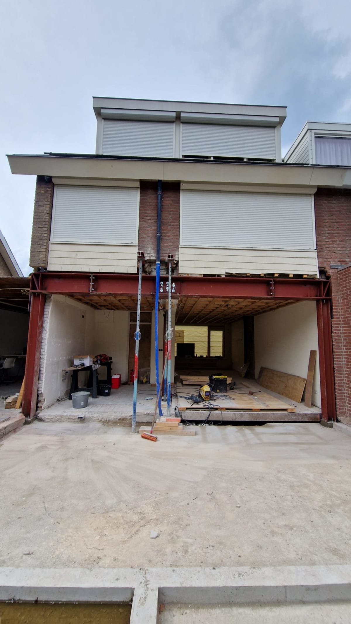 Foto van project: Staalconstructie uitbouw op de Amperestraat, Badhoevedorp 