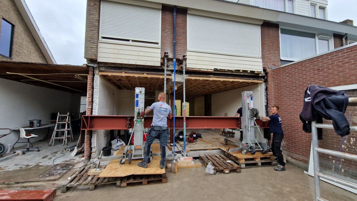 Foto van project: Staalconstructie uitbouw op de Amperestraat, Badhoevedorp 