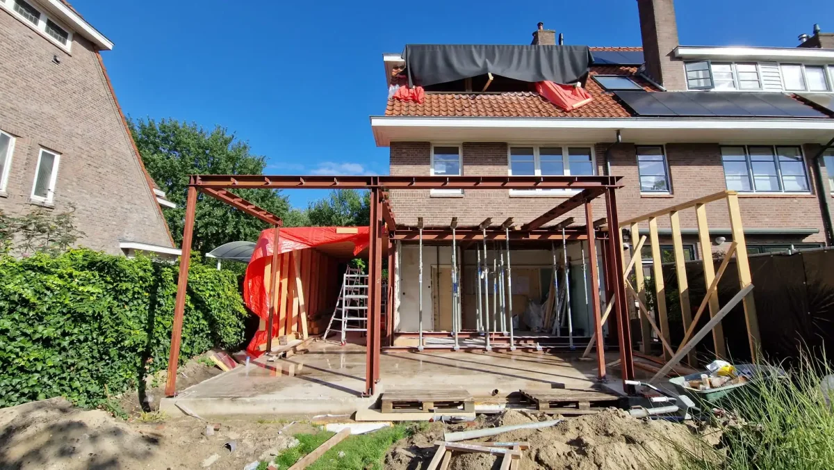 Foto van project: Staalconstructie uitbouw op de Laan van poot, Den haag (1) 