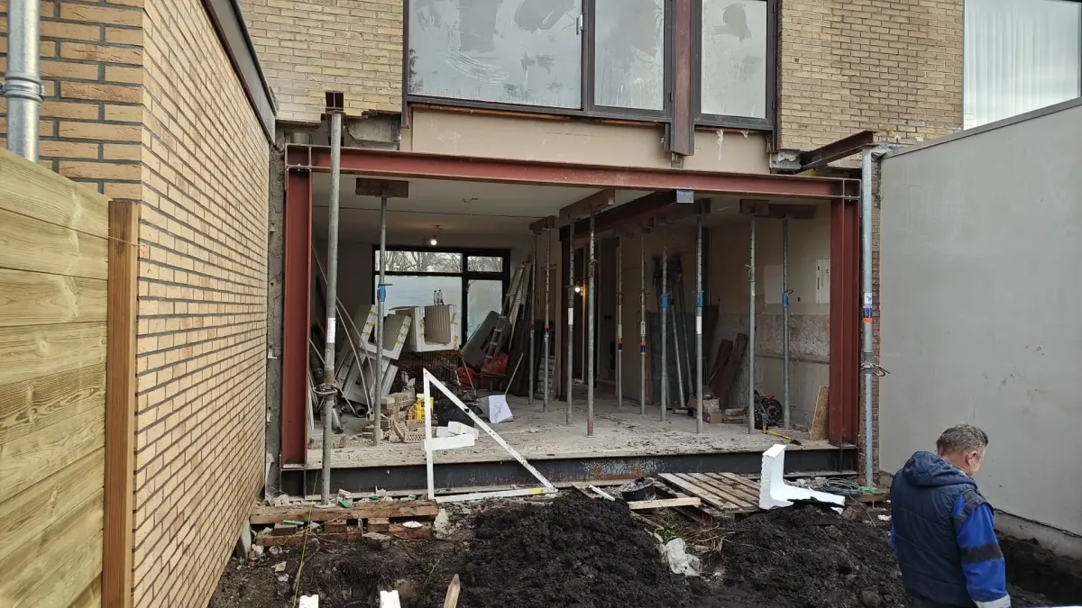 Foto van project: Staalconstructie uitbouw op de Ringdijk, Amsterdam 