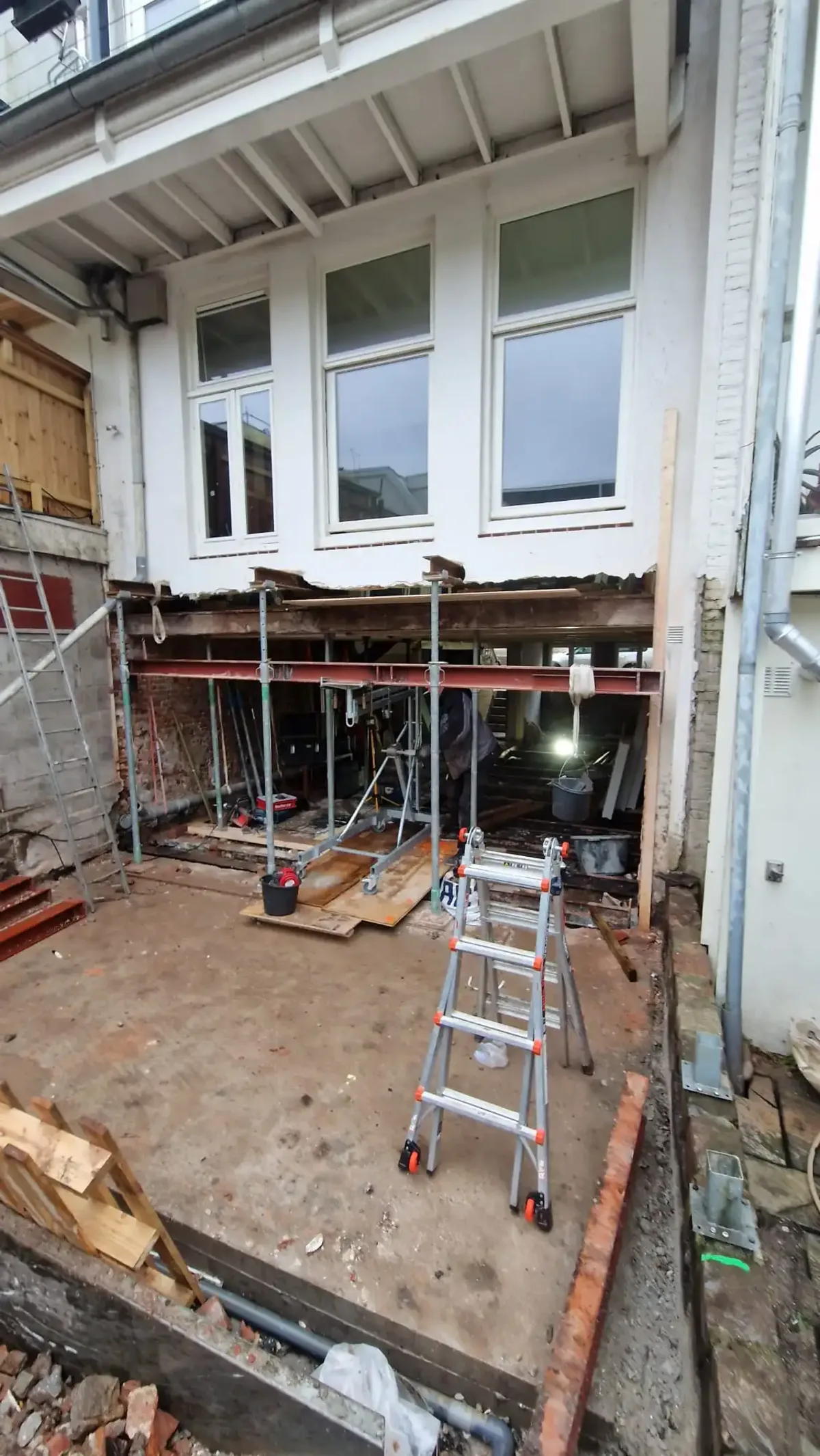 Foto van project: Staalconstructie uitbouw op de Ringdijk, Amsterdam 