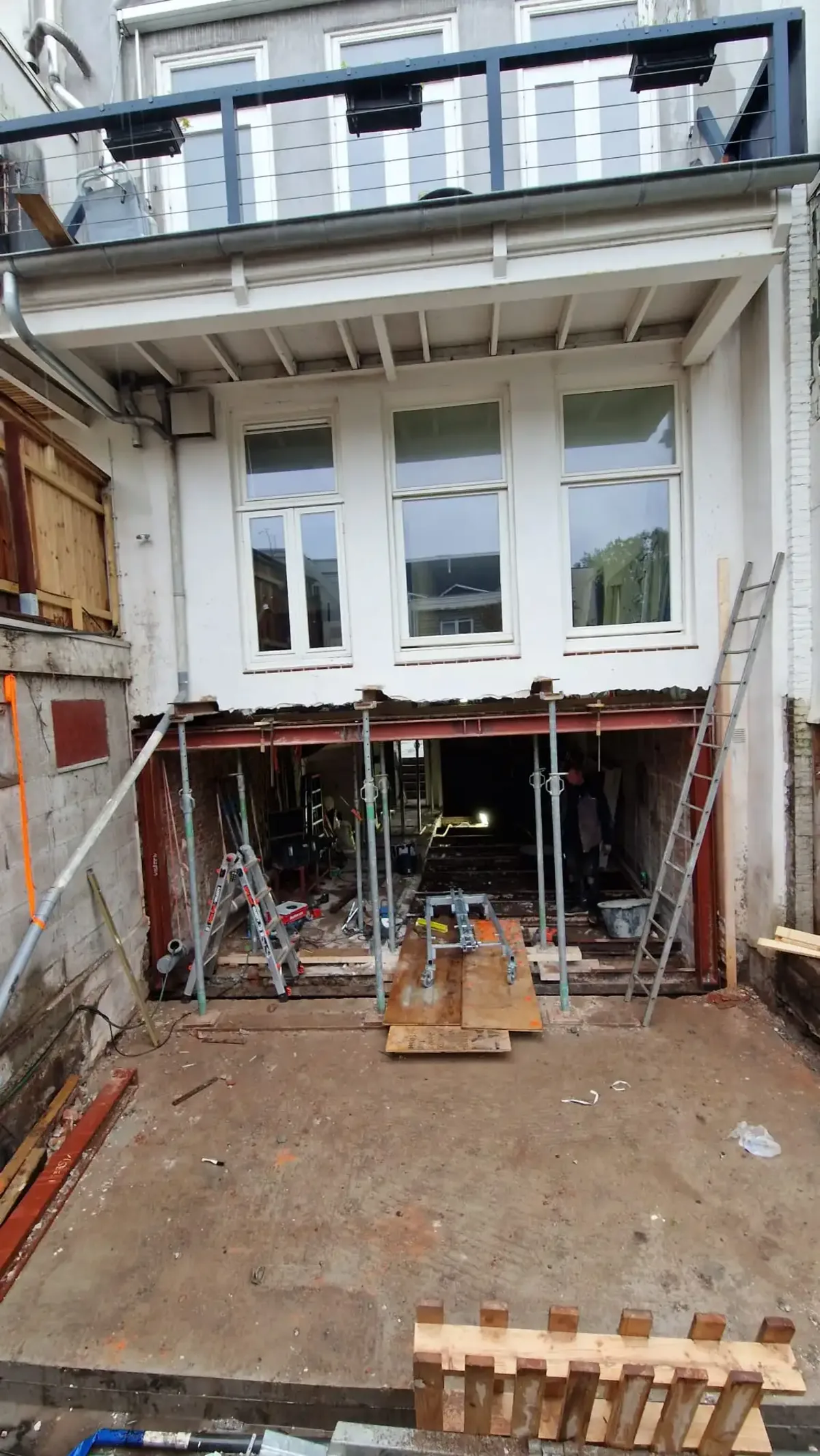 Foto van project: Staalconstructie uitbouw op de Ringdijk, Amsterdam 