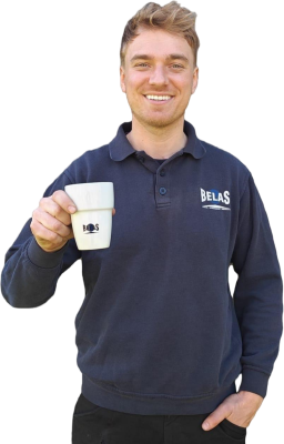 Matthias van Belas met koffie