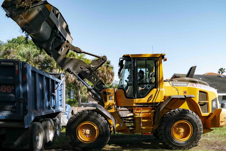Dump truck