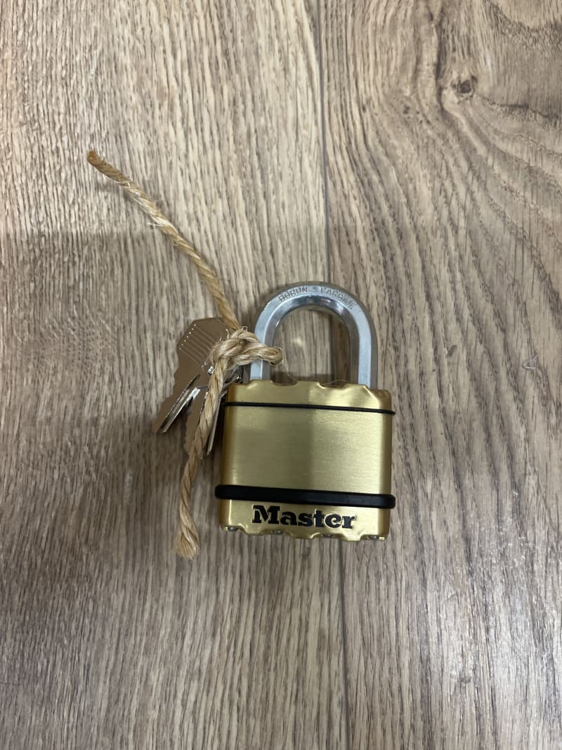 Cadenas avec clé MASTER LOCK acier laminé, l.50 mm