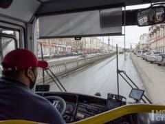 В Нижнем Тагиле школьница бежала за автобусом, который прищемил ей руку дверями во время посадки&nbsp;