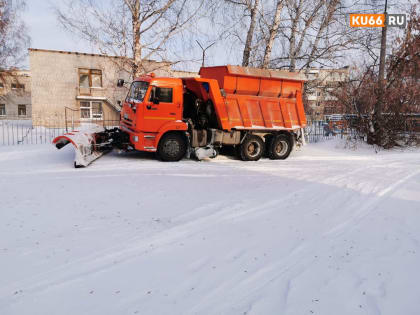 Каменцы отругали коммунальщиков из-за уборки снега
