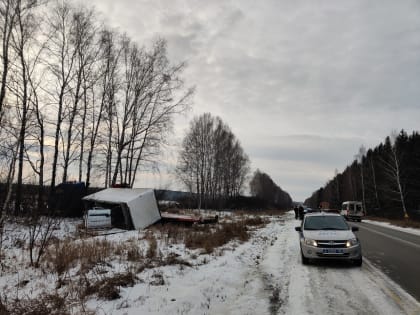 На трассе Нижний Тагил — Нижняя Салда в лобовом ДТП с грузовиком пострадал водитель легковушки