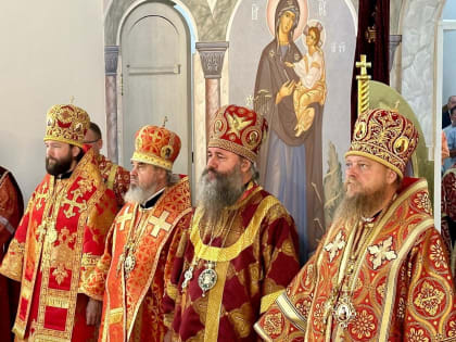 Преосвященный Феодосий и сонм архиереев совершили Божественную Литургию в г. Алапаевске в день памяти прпмчц. Великой Княгини Елизаветы Фёдоровны Романовой.