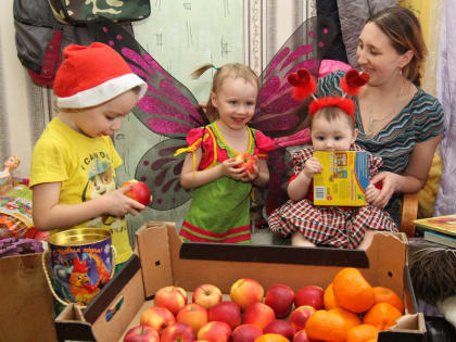 Сёстры Ново-Тихвинского монастыря приглашают всех присоединиться к рождественской акции «Подарите детям праздник!»
