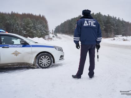 Спецбатальон ДПС ГИБДД дежурит на подъездах к Екатеринбургу
