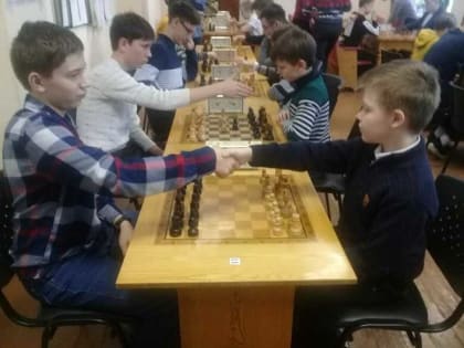 Школьные спортивные клубы сразились в шахматном турнире