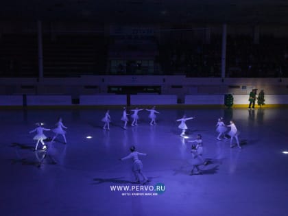 В Ледовом дворце показали новогоднее шоу «12 месяцев». Фотографии