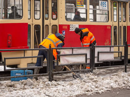 Коммунальщики города противостоят образованию наледи на дорогах и тротуарах