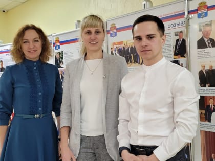 Юных жителей Каменска-Уральского отправили помогать областным депутатам. Представляем тех, кто заслужил особое доверие