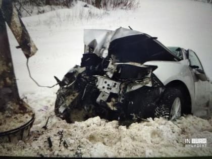 «Машину сплющило от удара»: на подъезде к Екатеринбургу в страшном ДТП погиб молодой водитель
