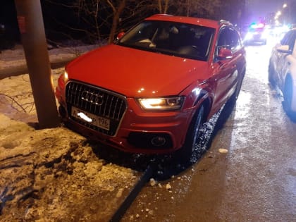 В ДТП с Audi Q3 и Kia в Екатеринбурге пострадали мама с 10-летней дочкой