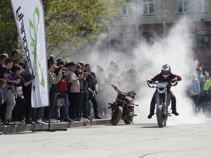 «Лёха Centre Side»: с байкером Важениным, погибшим во время аварии, простились в Екатеринбурге