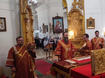 Преосвященный Феодосий совершил Литургию в день памяти святого апостола и евангелиста Иоанна Богослова