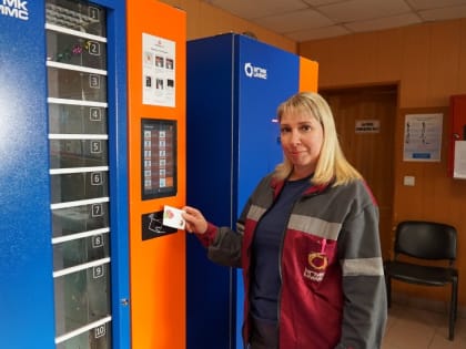 На Урале торговый автомат научили выдавать работникам маски и перчатки