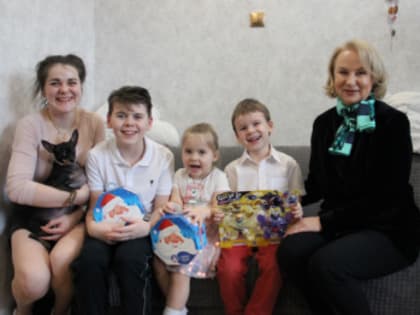 Представители свердловского Минздрава порадовали малышей в рамках проекта «Ёлка желаний»