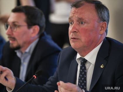 Мэр Екатеринбурга собирает сотни бюджетников в битве за думу