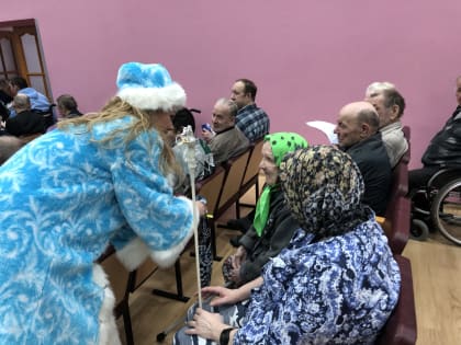 Таможенный Дед Мороз: уральские таможенники поздравили с новым годом жителей социальных учреждений Свердловской области