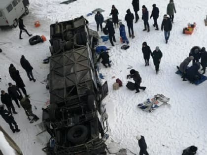 Пассажирский автобус упал с моста в Забайкалье. 15 человек погибли