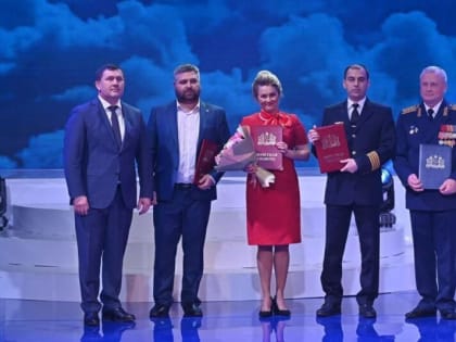 Работники сферы гражданской авиации Свердловской области в канун 100-летия отрасли получили награды губернатора и полпреда