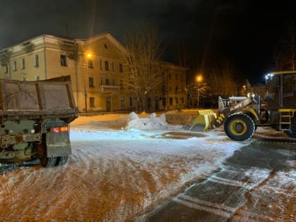 Коммунальные службы города в круглосуточном режиме ликвидируют последствия снегопадов