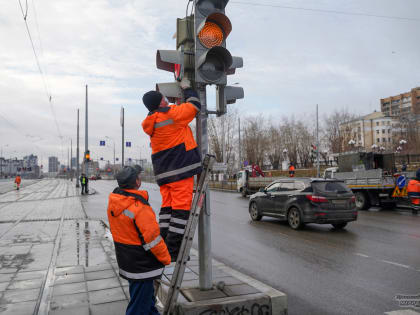 Почему в Екатеринбурге ломаются светофоры во время дождей