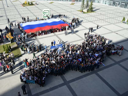 День воссоединения: Празднование с участием более 500 человек