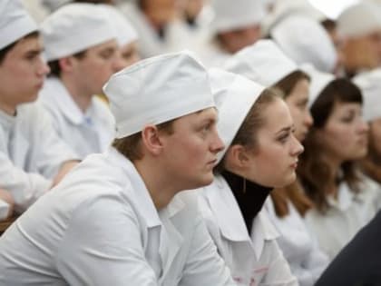 Студентам-целевикам повысили выплаты