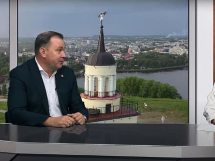 На стиле в Тагиле. Разбираем модные образы главы Нижнего Тагила Владислава Пинаева и его пресс-секретаря Аллы Жернаковой