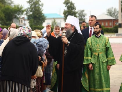 Сонм архиереев совершил Божественную литургию в Свято-Троицком соборе Каменска-Уральского