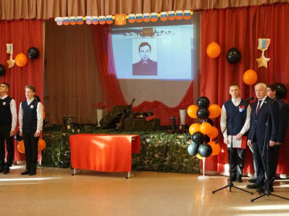 Сергей Никонов принял участие в открытии «Парты Героя» в Горноуральском ГО