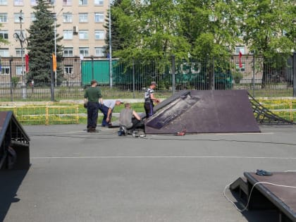 В Нижнем Тагиле рабочие УВЗ восстанавливают скейт-парк