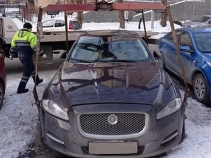 Приставы арестовали у екатеринбуржца Jaguar XJ за долг в 26 миллионов