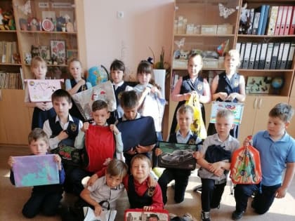 Кастрюля для учебников? В школе №56 прошла акция "День без рюкзака"