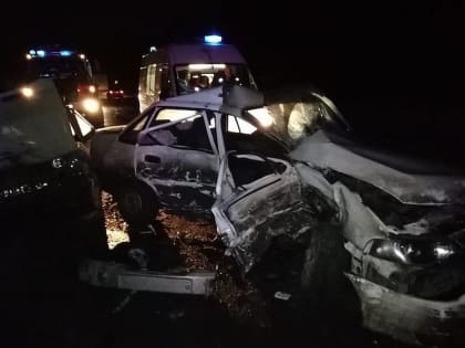 Один человек погиб: неопытная автоледи выехала на встречку под Екатеринбургом, где в лоб столкнулась с «шестеркой»