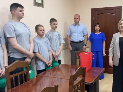 В Ревде началась первая смена проектов «Трудовые отряды мэра» и «Пацаны+»